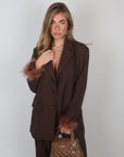 Tailleur con piume Brown