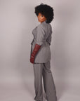 Tailleur gessato con cintura grigio