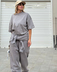 T-shirt over grigio