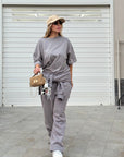 T-shirt over grigio