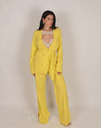 Tailleur gessato con cintura yellow