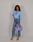 Jeans momfit sfrangiato sul fondo