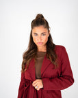 Tailleur con cintura bordeaux