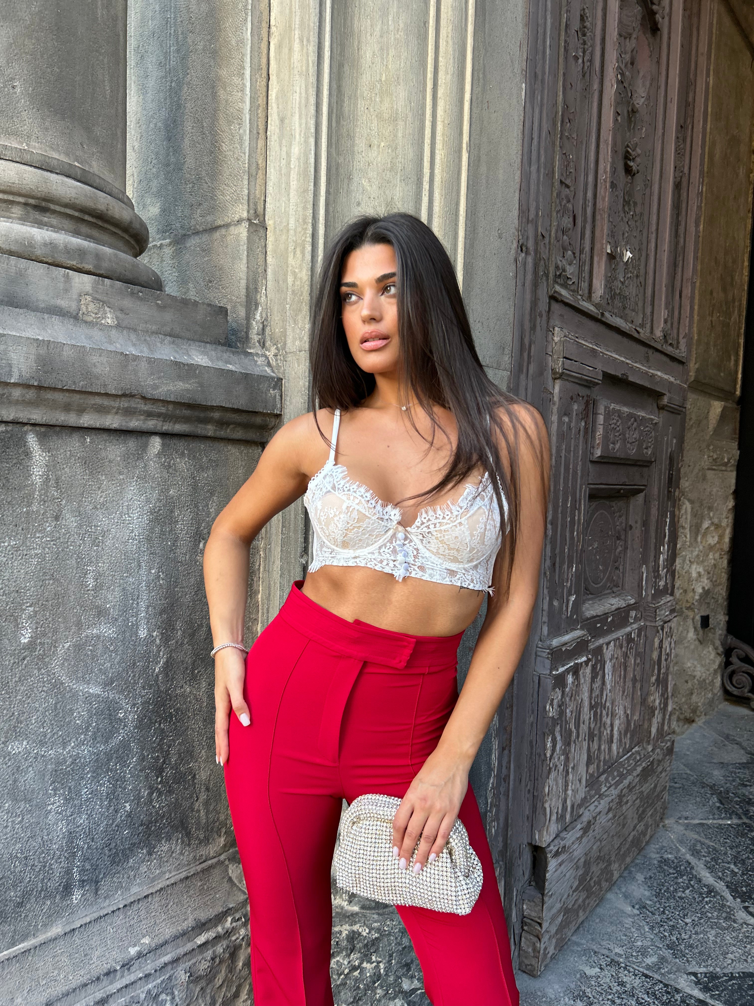 Bralette in pizzo bianco e nude con bottoni