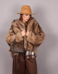 Pelliccia beige sfumata con cappuccio
