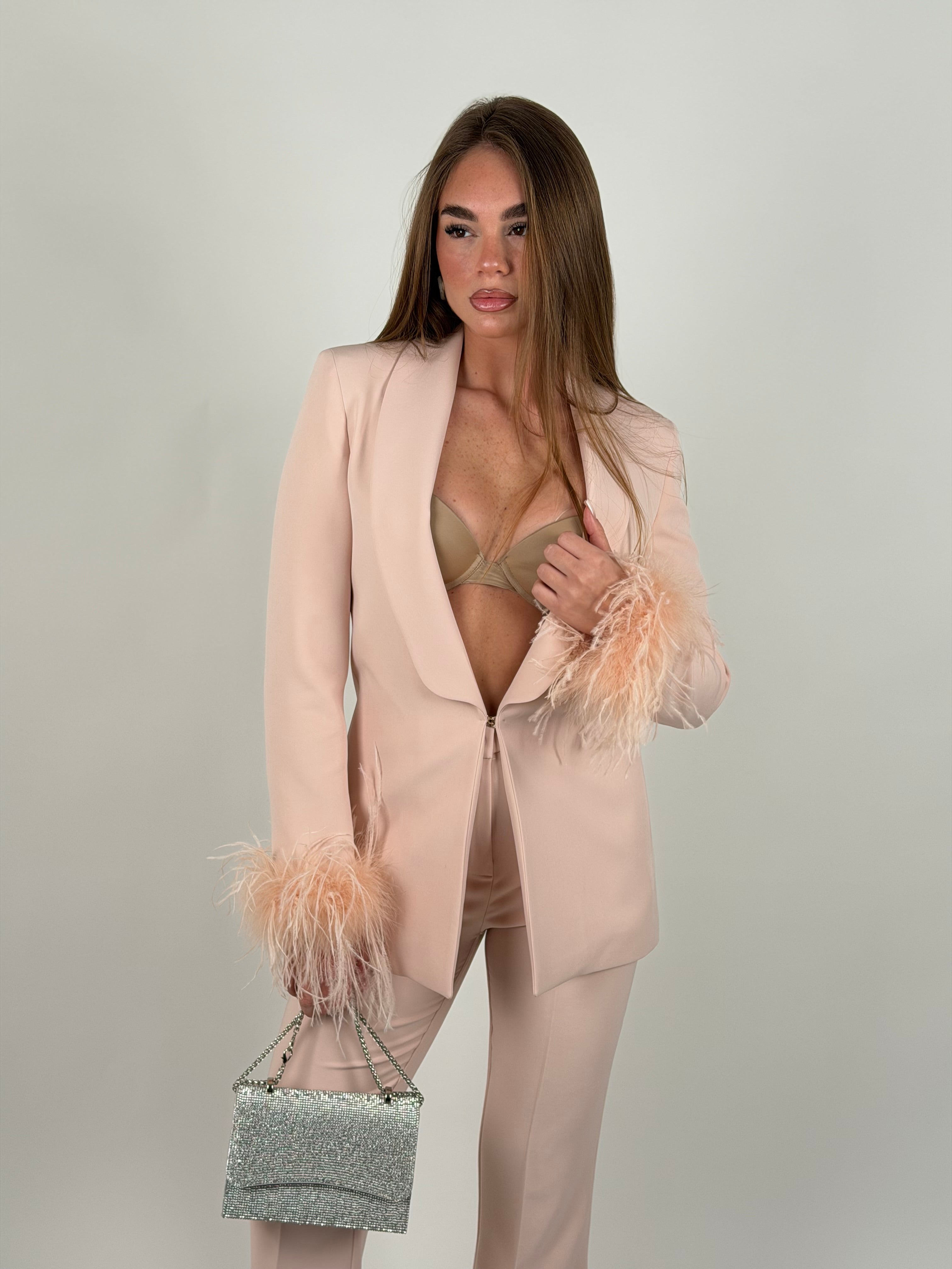 Giacca Chiara con piume rosa
