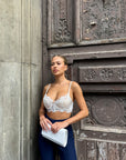 Bralette in pizzo bianco e nude con bottoni