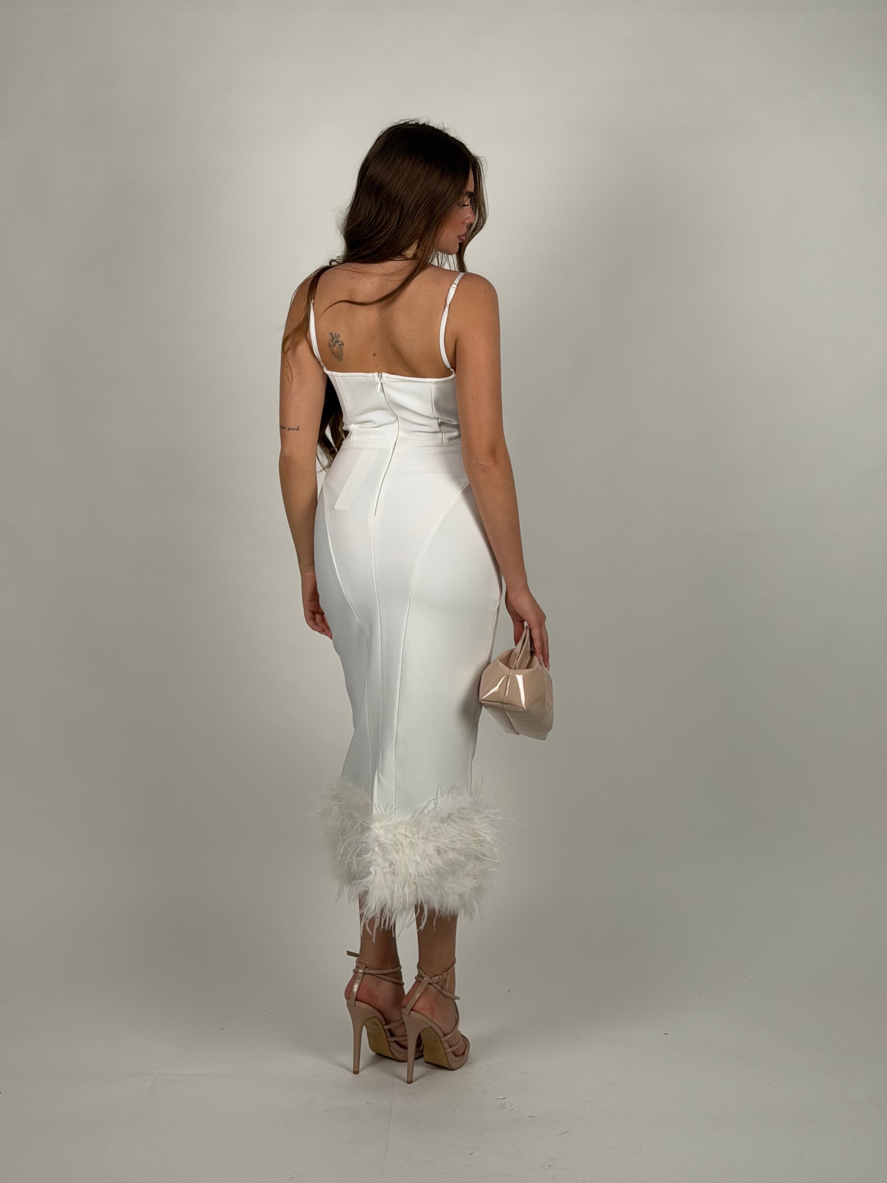 Abito bandage bianco con piume