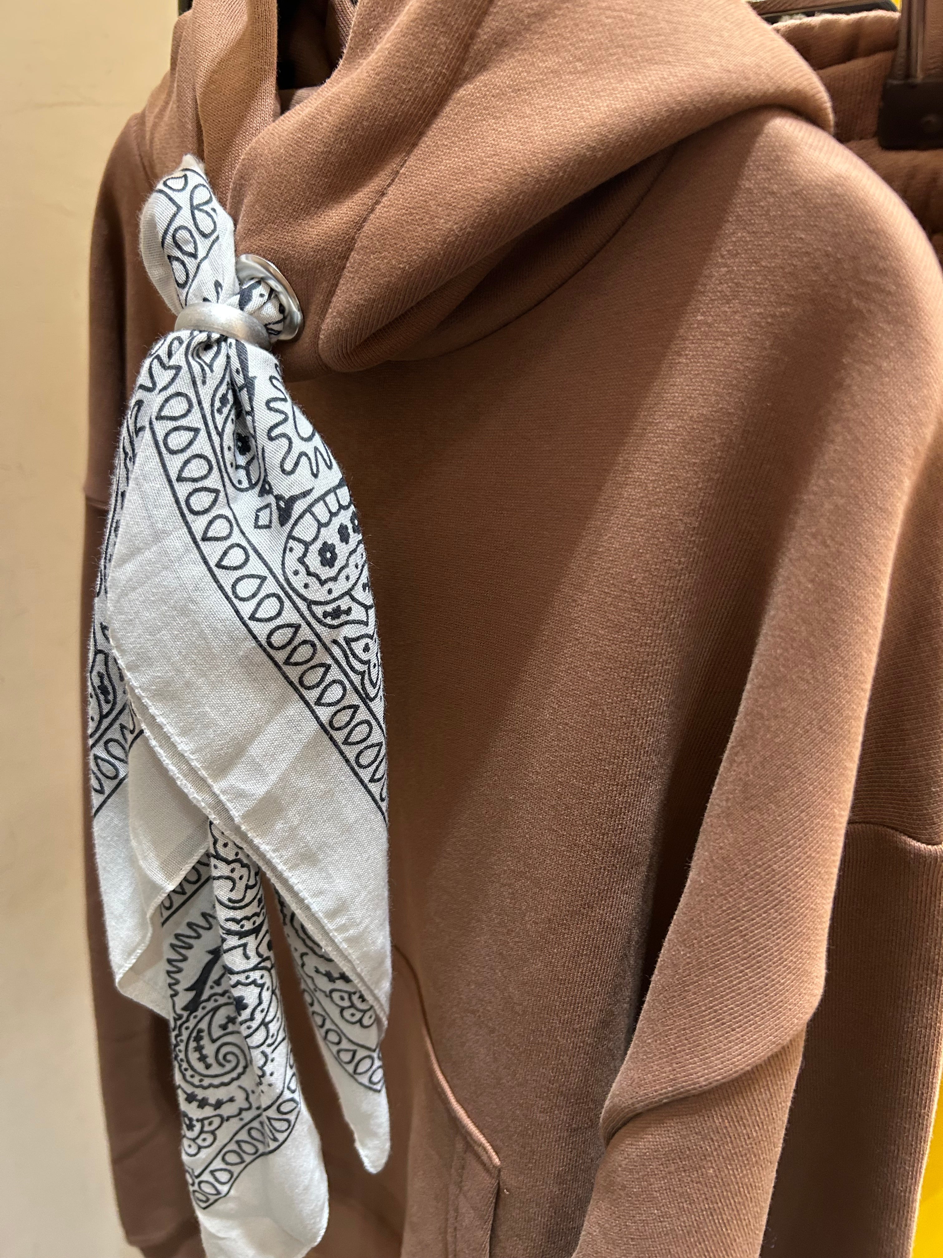 Coordinato tuta con foulard