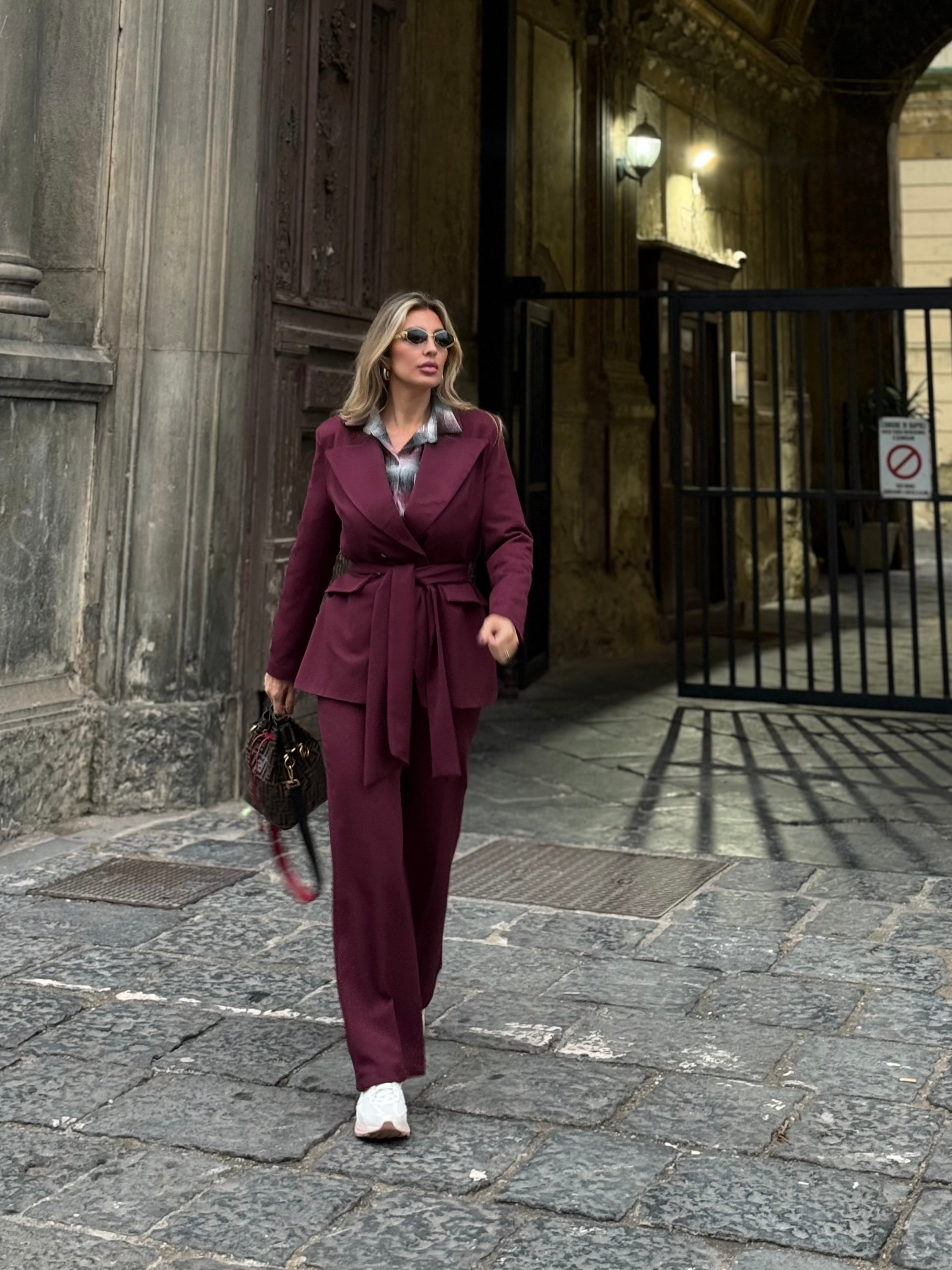 Tailleur giappo bordeaux