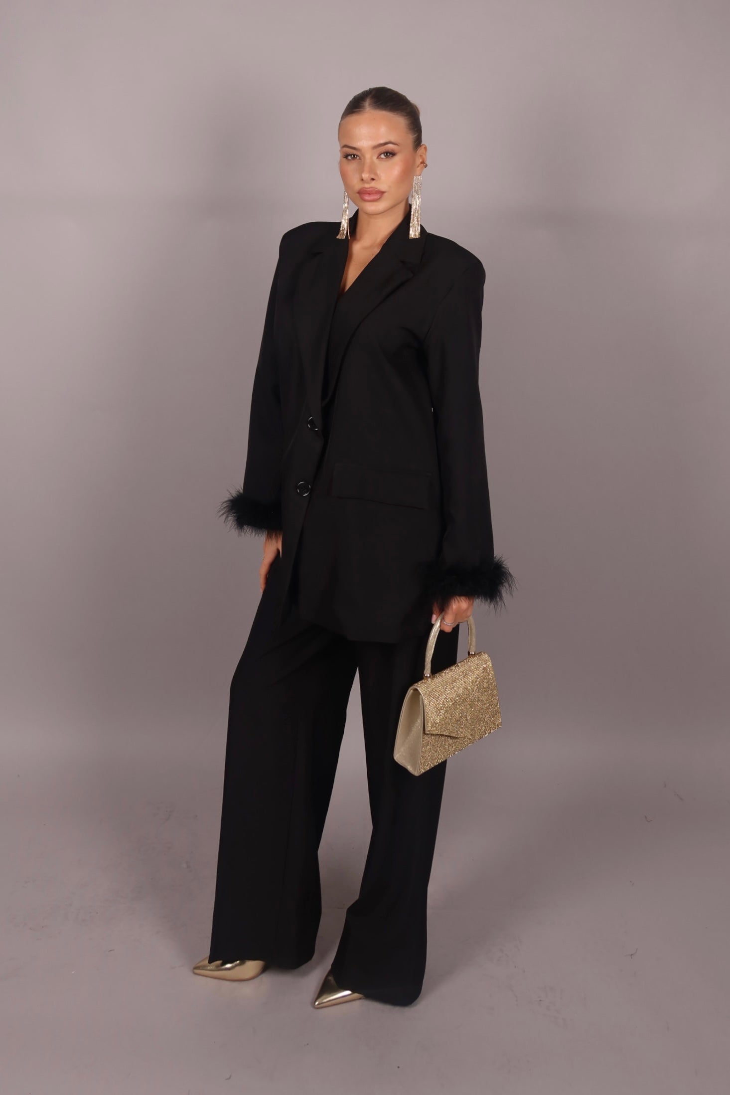 Tailleur con piume nero