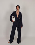 Tailleur gessato con cintura blu navy