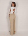 Tailleur jolie con cintura beige
