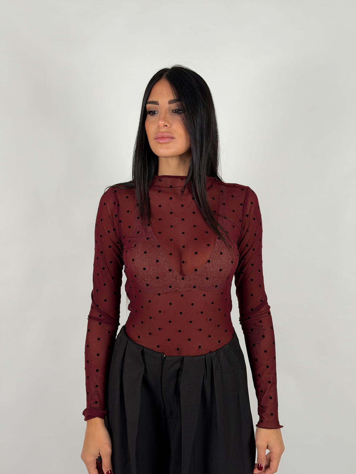 Maglia semivelata pois bordeaux