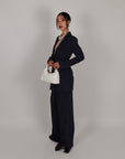 Tailleur gessato con cintura blu navy