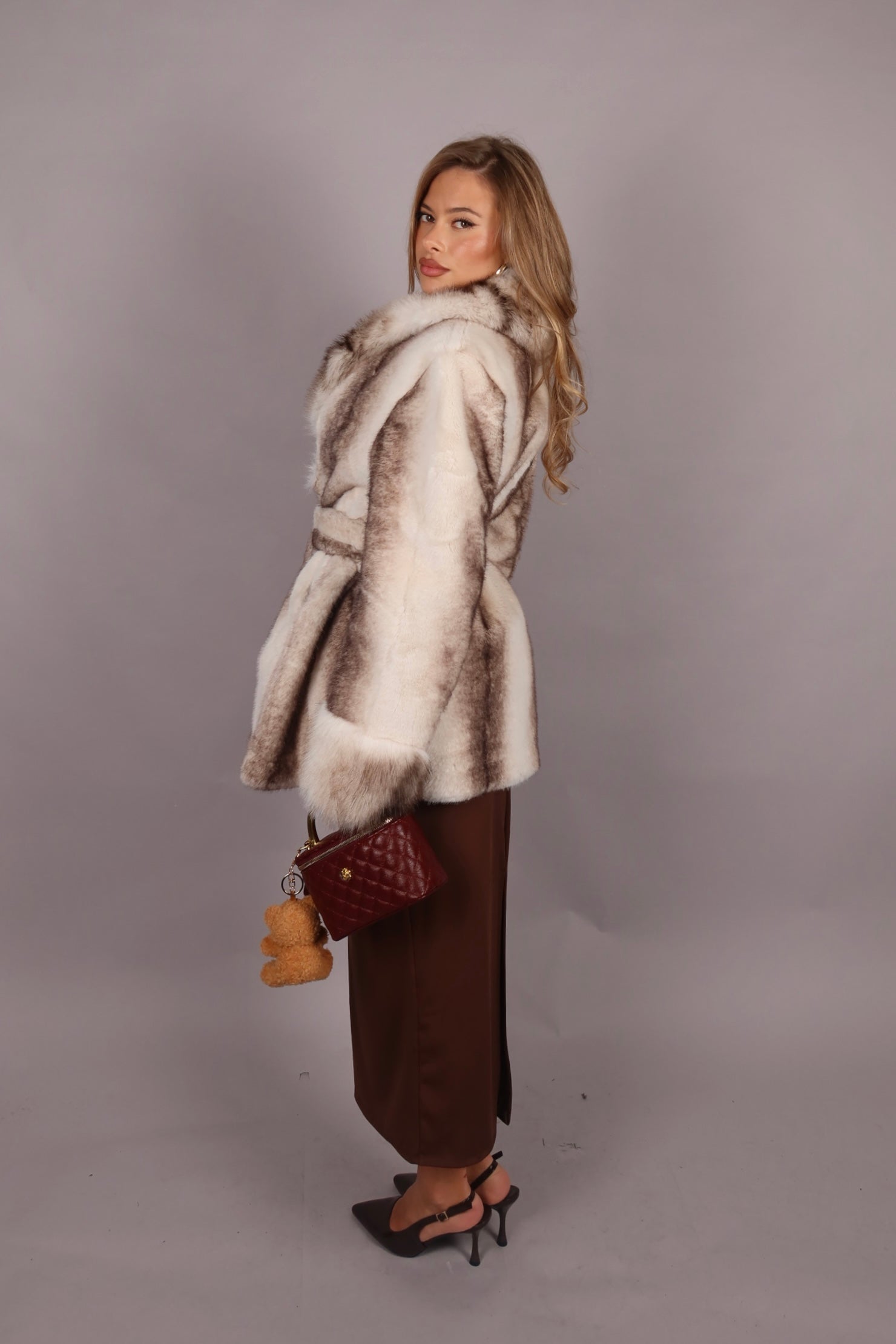 Pelliccia con cintura panna con sfumature