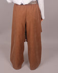 Pantalone palazzo brown con cintura a quadri