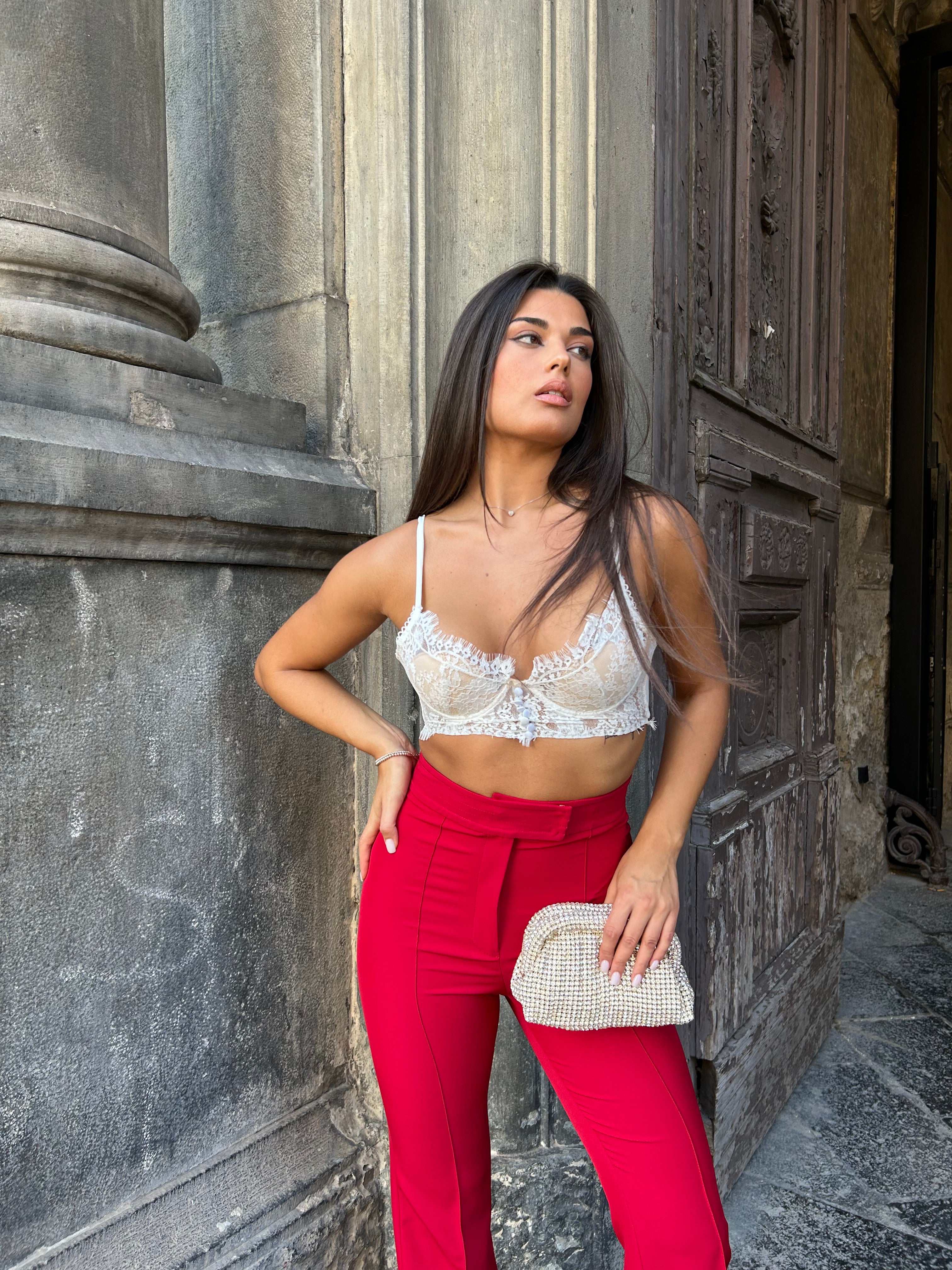 Bralette in pizzo bianco e nude con bottoni