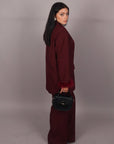 Tailleur con piume bordeaux