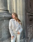 Camicia con fiori in rilievo beige