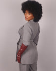 Tailleur gessato con cintura grigio