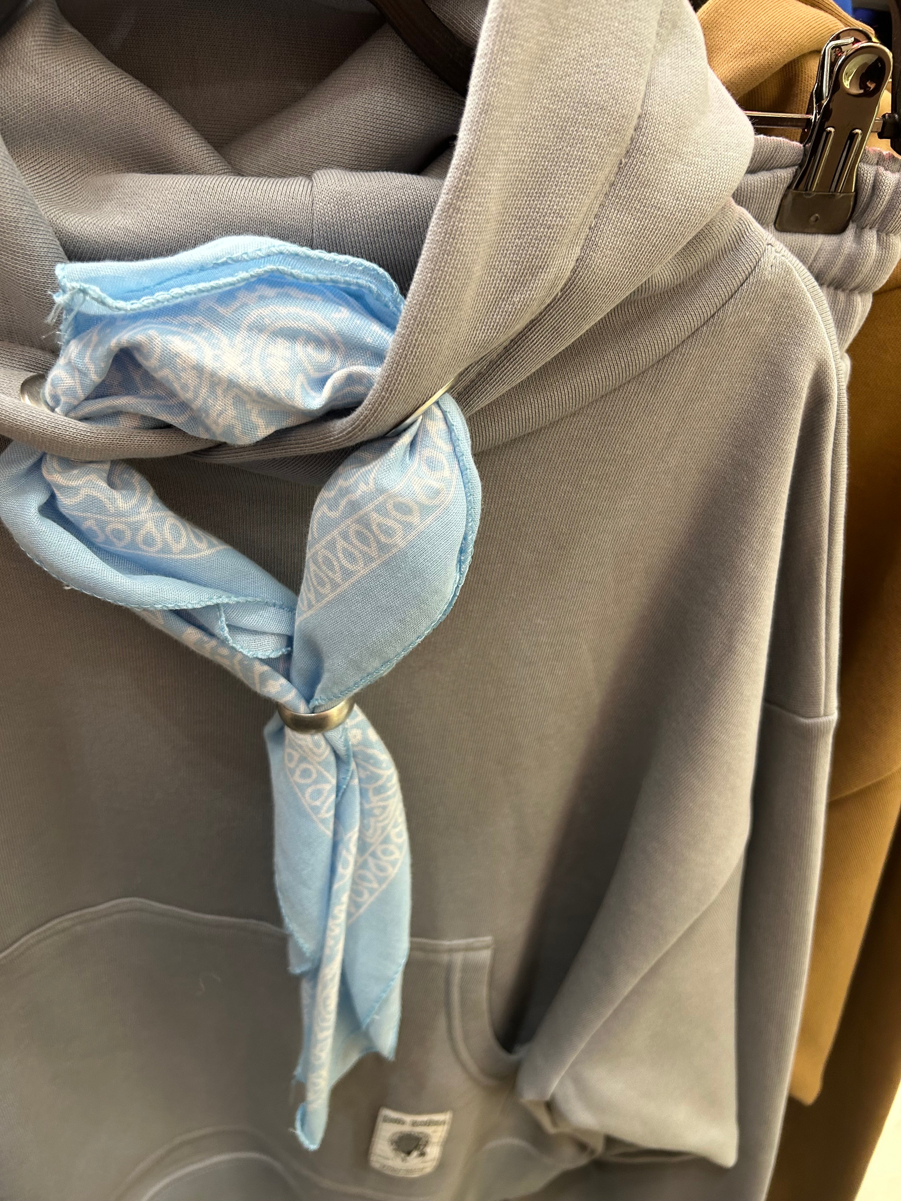 Coordinato tuta con foulard