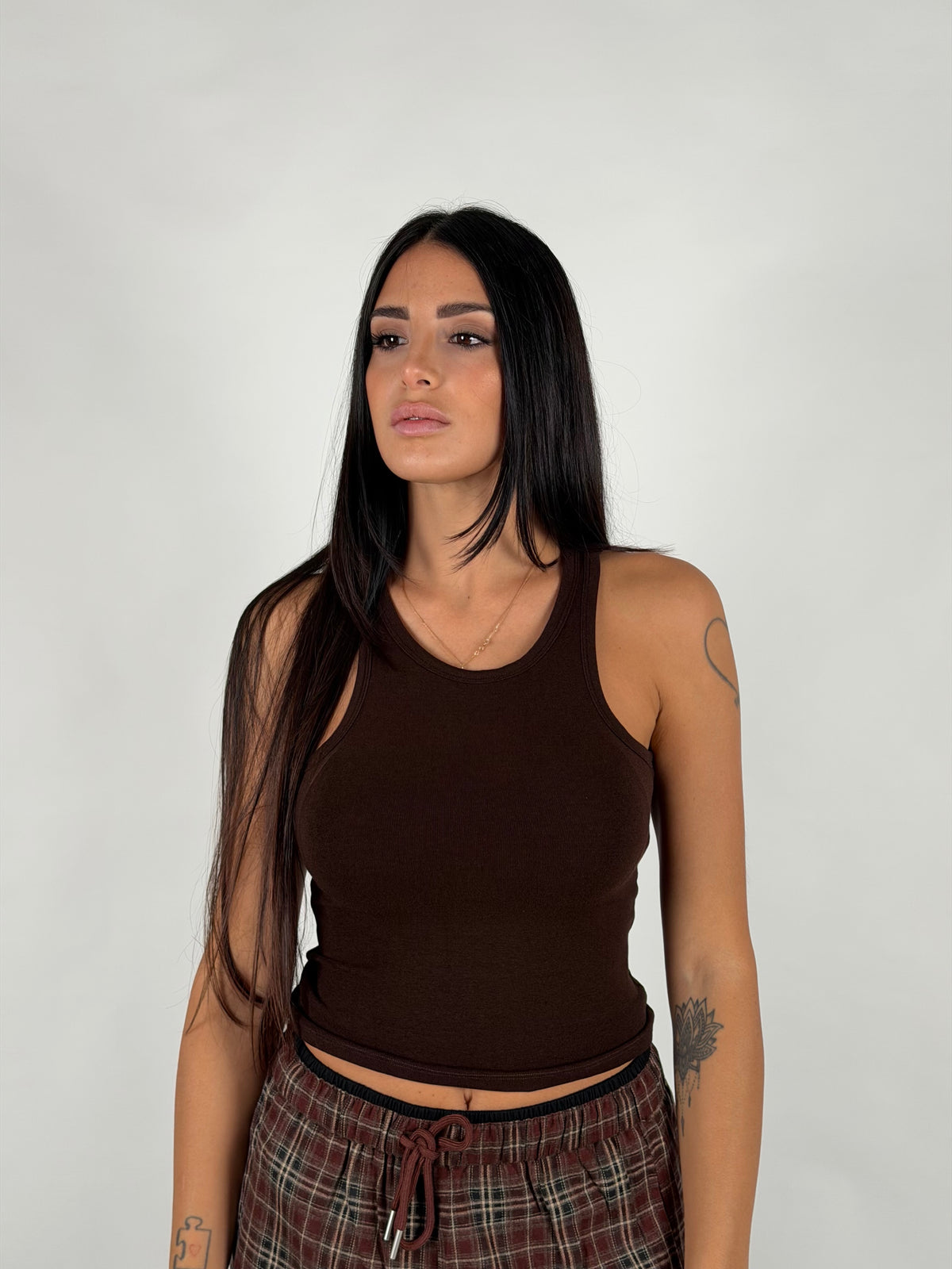Canotta crop basic marrone